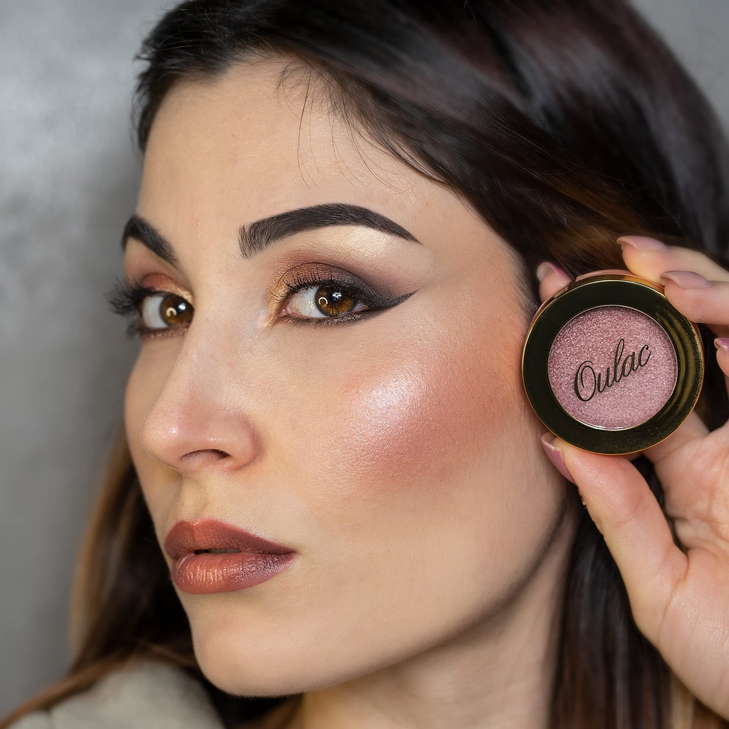 Oulac Shimmer Blush Makeup Plum| 2 in 1 Powdery Blush & Highlighter| Pigmented&Blendable | Shape & Highlight Face| Vegan & Cruelty-Free| 4.8g F02 Love Potion