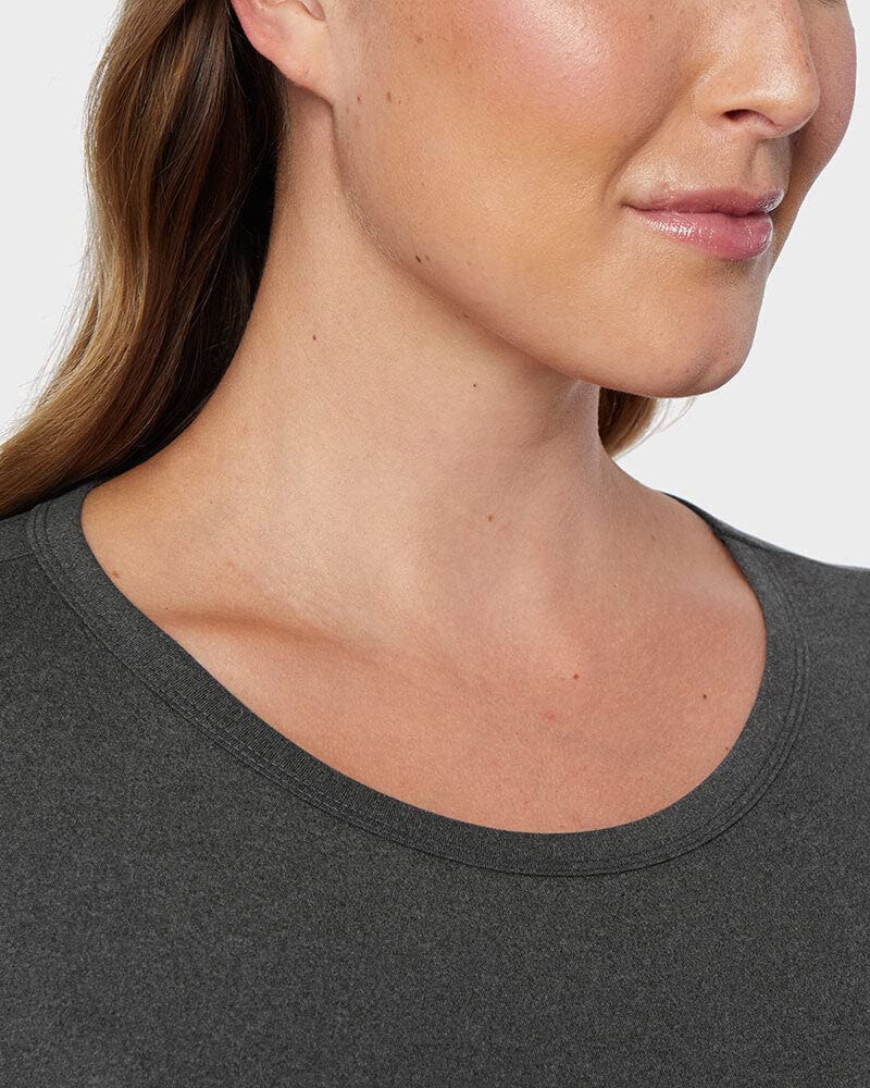 32 Degrees Women's Lightweight Baselayer Crew Top | Long Sleeve | Form Fitting | 4-Way Stretch | Thermal, Charcoal Heather, Small