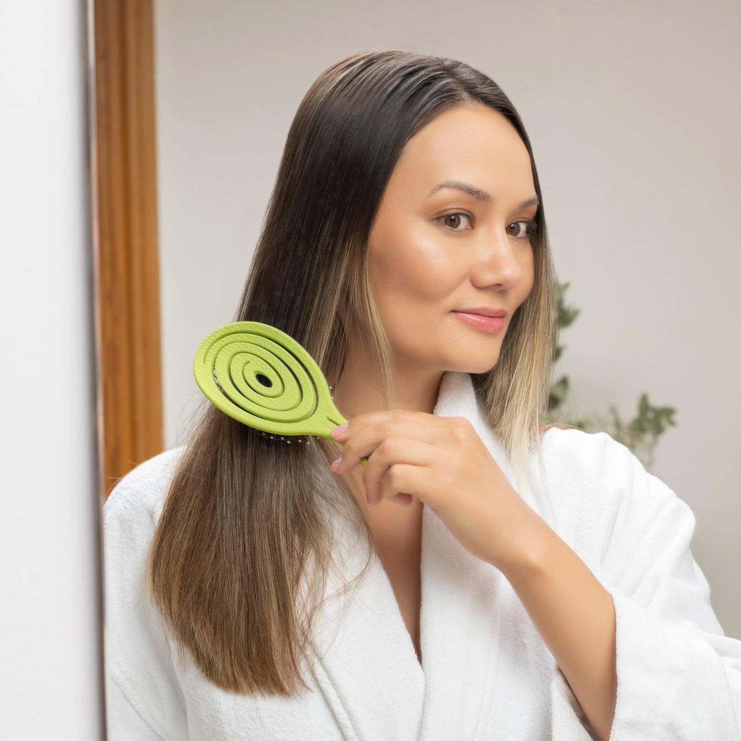 Ninabella Organic Detangling Hair Brush for Women, Men & Children - Does not Pull on Hair - Hair Straightening Brushes for Straight, Curly & Wet Hair - Unique Spiral Hairbrush
